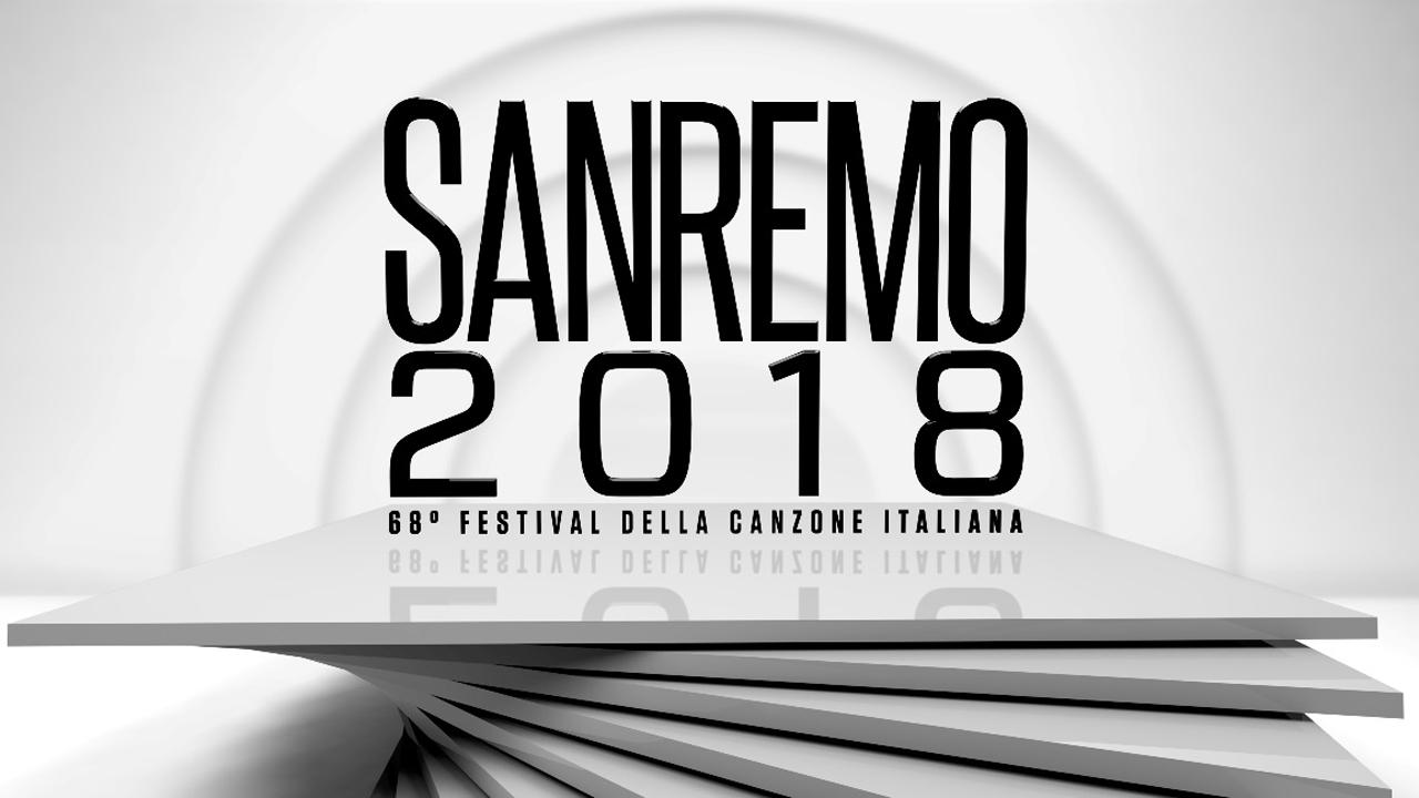 Logo di 'Sanremo 2018. 68° Festival della canzone italiana'. La scritta appena riportata compare a caratteri neri su sfondo bianco, al di sopra di una scala altrettanto candida che si sviluppa in forma di spirale.